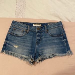 Bullhead frayed jean shorts